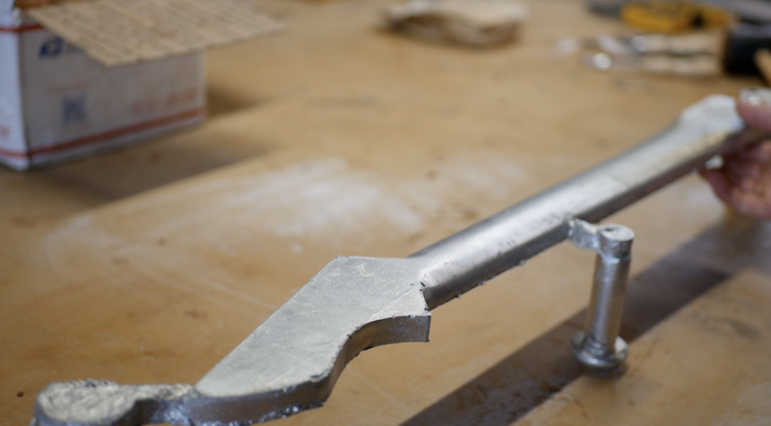 Mástil de la guitarra Burls Art hecha con latas